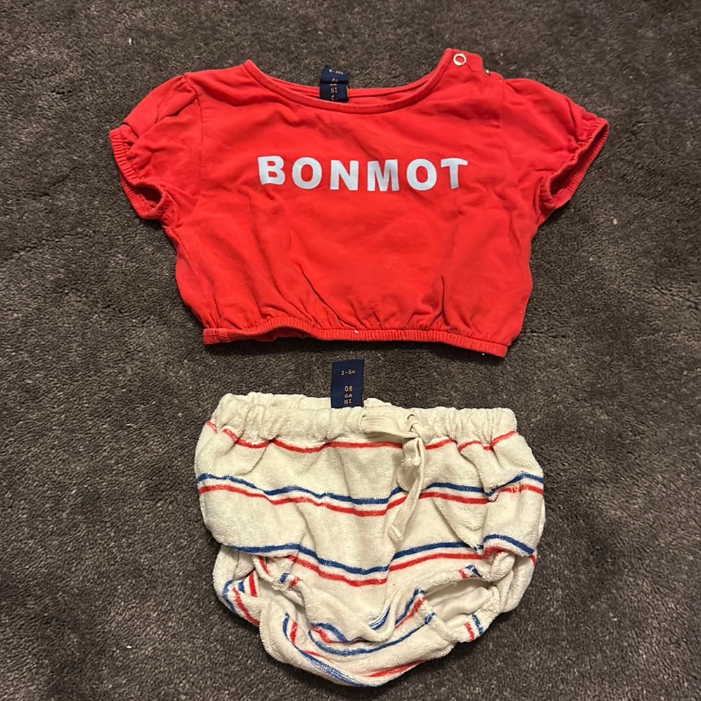 Adorable cropped tee and bloomers. LIKE BRAND NEW.